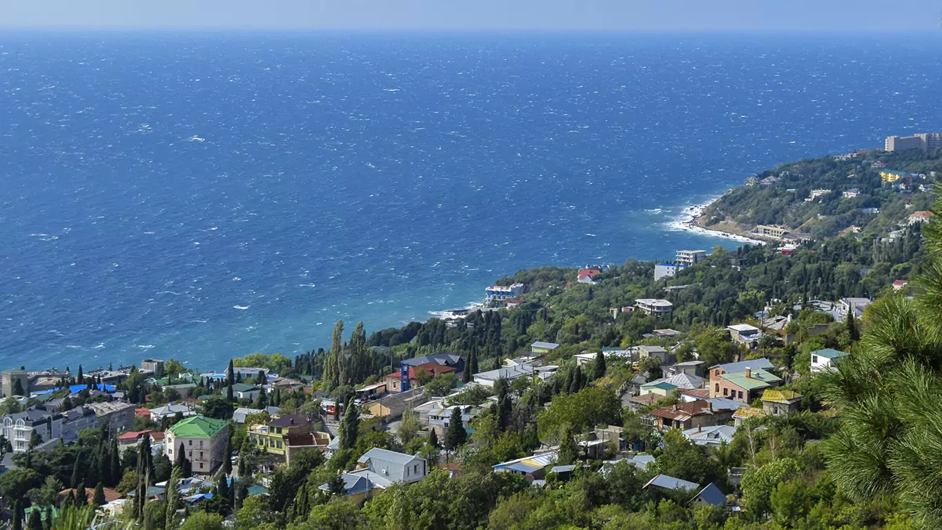 Отдых для молодёжи в курортном городе Алупка в Крыму